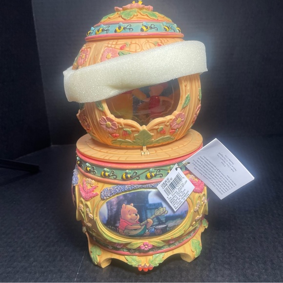 RARE Winnie-the-Pooh’s Thoughtful Spot Disney Store Snow Globe BNIB SHIPS QWIK! - Picture 4 of 15